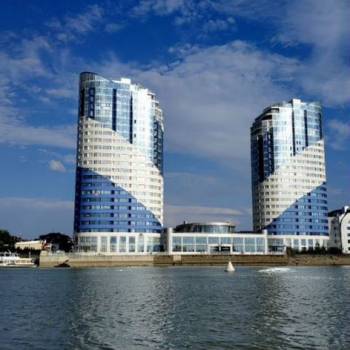 Продается 1-комнатная квартира, 294,3 м²