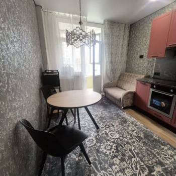 Продается 1-комнатная квартира, 42 м²