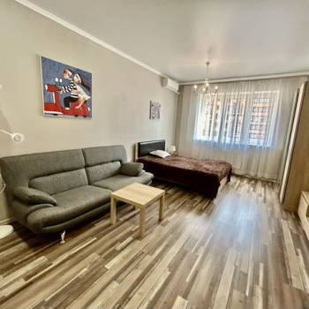 Сдается 1-комнатная квартира, 55 м²
