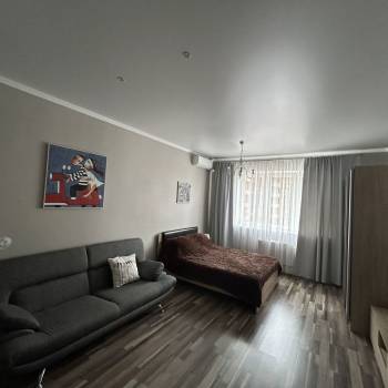 Сдается 1-комнатная квартира, 55 м²