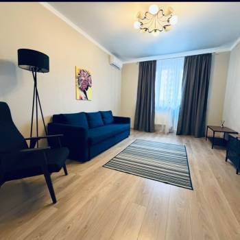 Сдается 2-х комнатная квартира, 76 м²