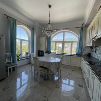 Продается Многокомнатная квартира, 136 м²