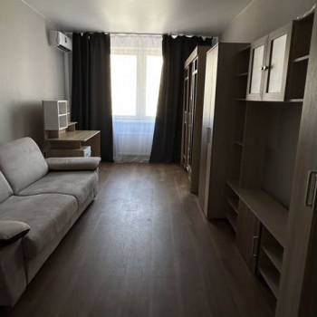 Сдается 1-комнатная квартира, 42 м²