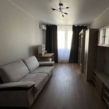 Сдается 1-комнатная квартира, 42 м²