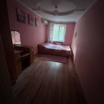 Сдается Многокомнатная квартира, 60 м²