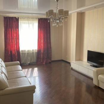 Сдается 2-х комнатная квартира, 90 м²