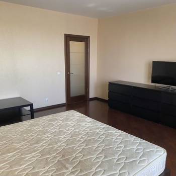 Сдается 2-х комнатная квартира, 90 м²
