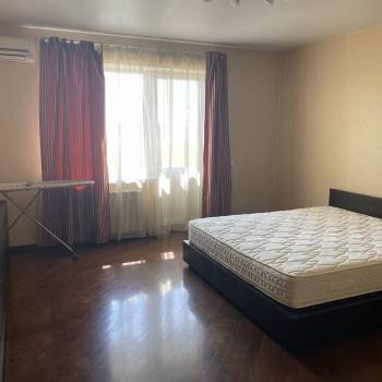 Сдается 2-х комнатная квартира, 90 м²