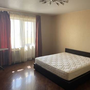 Сдается 2-х комнатная квартира, 90 м²