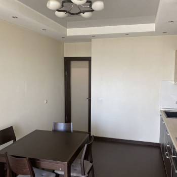 Сдается 2-х комнатная квартира, 90 м²