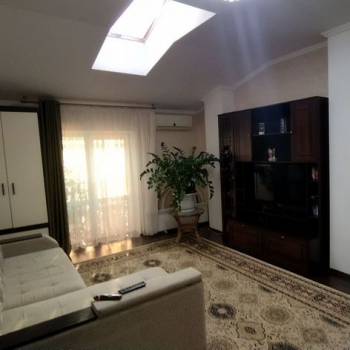 Продается 1-комнатная квартира, 53 м²