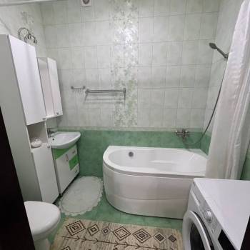 Продается 1-комнатная квартира, 48 м²