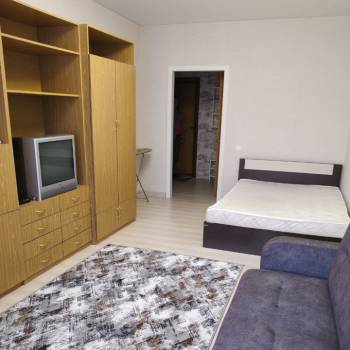 Сдается 1-комнатная квартира, 42 м²
