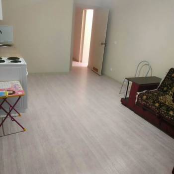 Продается 1-комнатная квартира, 42 м²