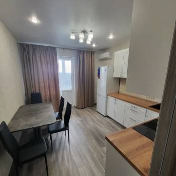 Сдается 1-комнатная квартира, 42 м²