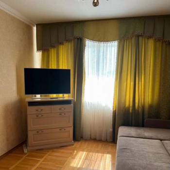 Продается 1-комнатная квартира, 42 м²