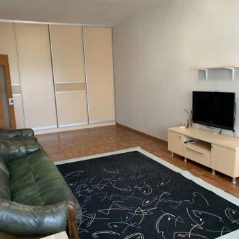 Сдается 1-комнатная квартира, 50 м²
