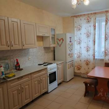 Сдается 1-комнатная квартира, 64 м²