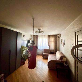 Продается 1-комнатная квартира, 40 м²