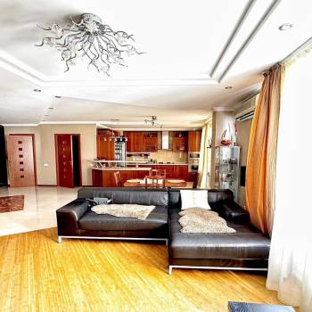 Продается Многокомнатная квартира, 138 м²