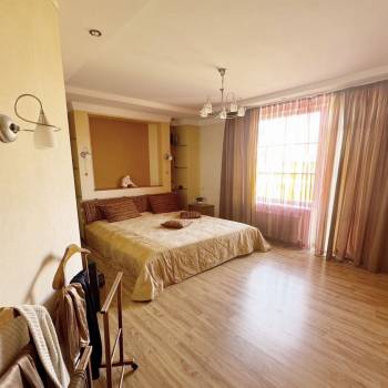 Продается Многокомнатная квартира, 138 м²