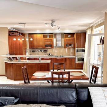 Продается Многокомнатная квартира, 138 м²