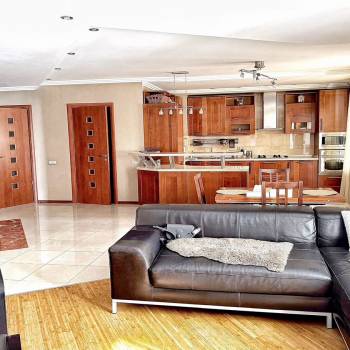 Продается Многокомнатная квартира, 138 м²
