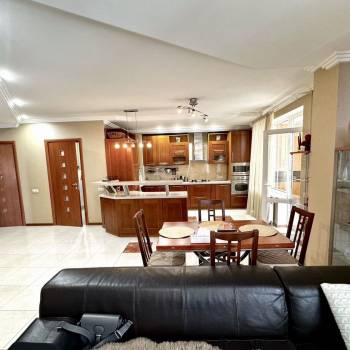 Продается Многокомнатная квартира, 138 м²