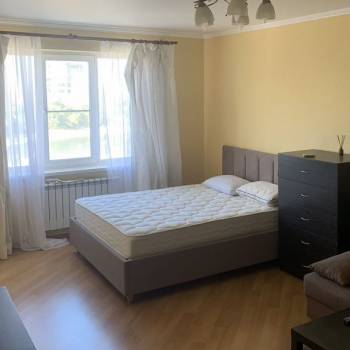 Сдается 1-комнатная квартира, 62 м²