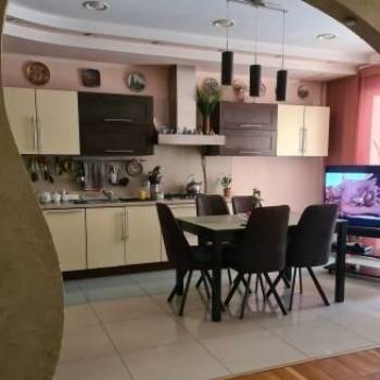 Продается Многокомнатная квартира, 160 м²