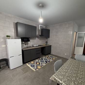 Сдается 1-комнатная квартира, 55 м²