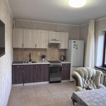 Сдается 2-х комнатная квартира, 82 м²