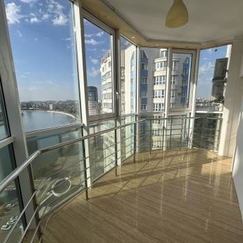 Продается 2-х комнатная квартира, 91,8 м²