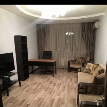 Сдается 2-х комнатная квартира, 100 м²