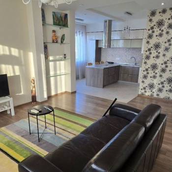 Сдается 1-комнатная квартира, 70 м²