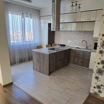 Сдается 1-комнатная квартира, 70 м²