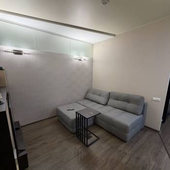 Продается 1-комнатная квартира, 42,4 м²