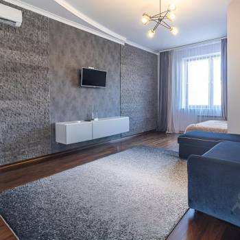 Сдается 1-комнатная квартира, 49 м²