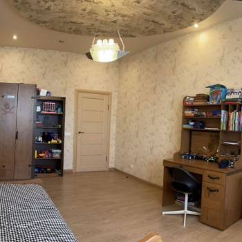 Продается Многокомнатная квартира, 136 м²