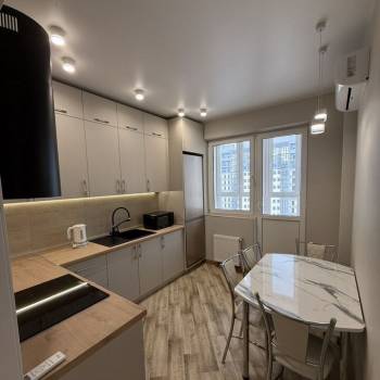 Продается 1-комнатная квартира, 55 м²