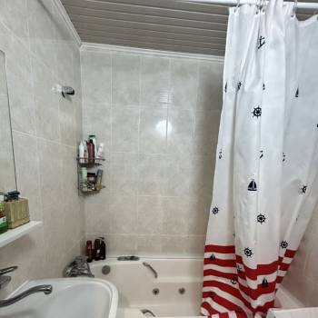 Продается Многокомнатная квартира, 100 м²