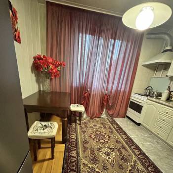 Продается Многокомнатная квартира, 100 м²