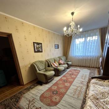 Продается Многокомнатная квартира, 100 м²