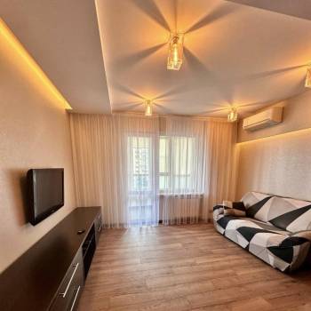 Сдается 1-комнатная квартира, 56 м²