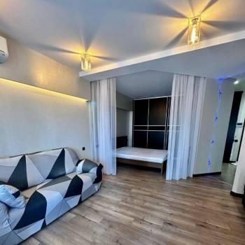Сдается 1-комнатная квартира, 56 м²