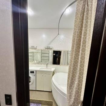 Сдается 1-комнатная квартира, 56 м²