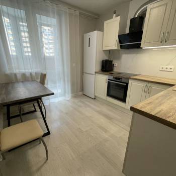 Продается 1-комнатная квартира, 37 м²