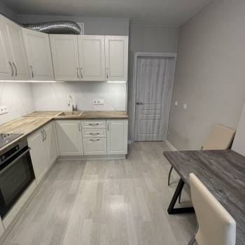 Продается 1-комнатная квартира, 37 м²