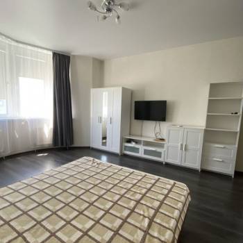 Сдается 1-комнатная квартира, 54 м²