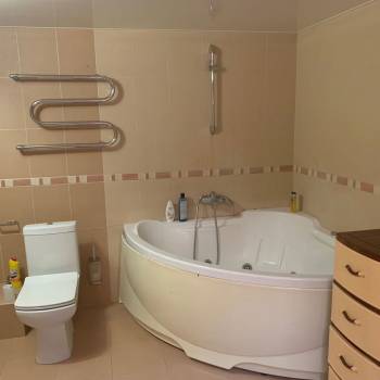 Сдается 2-х комнатная квартира, 102 м²